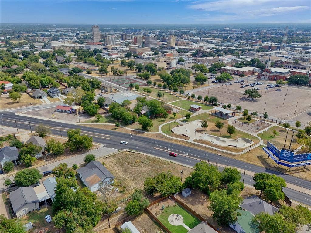 1401 W Waco Drive, Waco, TX 76701 1401 W Waco Drive, Waco, TX 76701