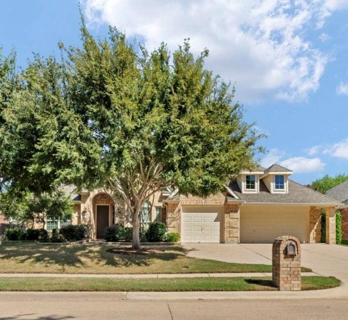 Property photo for 1302 Rosebriar Lane, Mansfield, TX