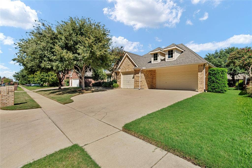 Plenty of parking and 3 car garage