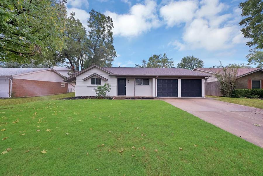 Property photo for 3206 Griffiths Drive, Irving, TX