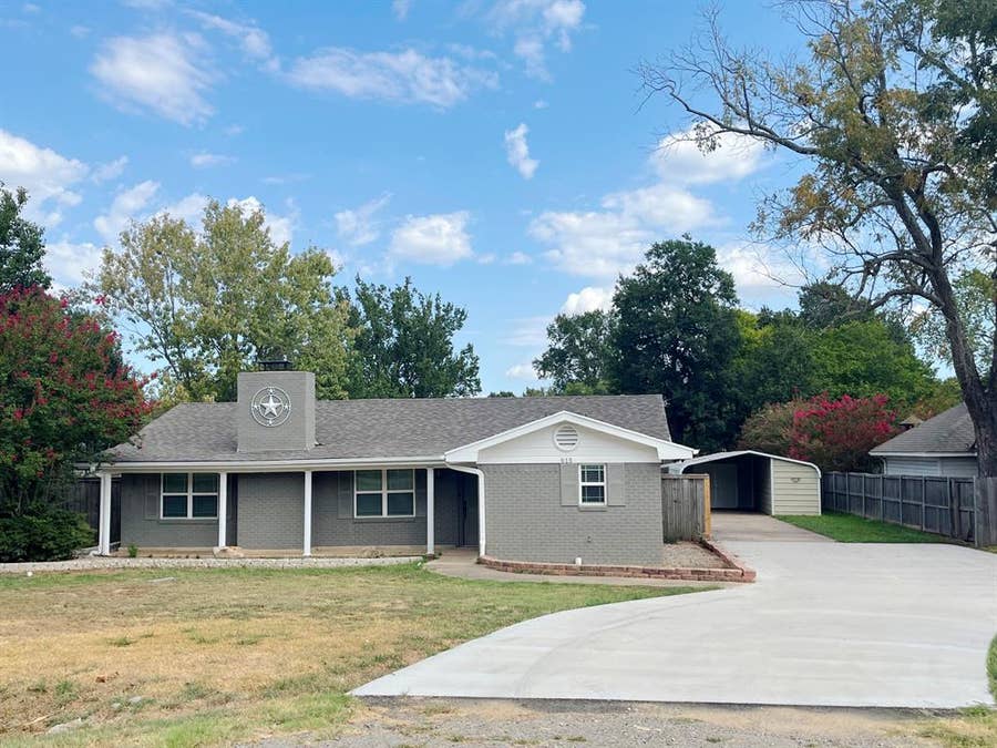 Property photo for 615 E Fairview Street, Blossom, TX