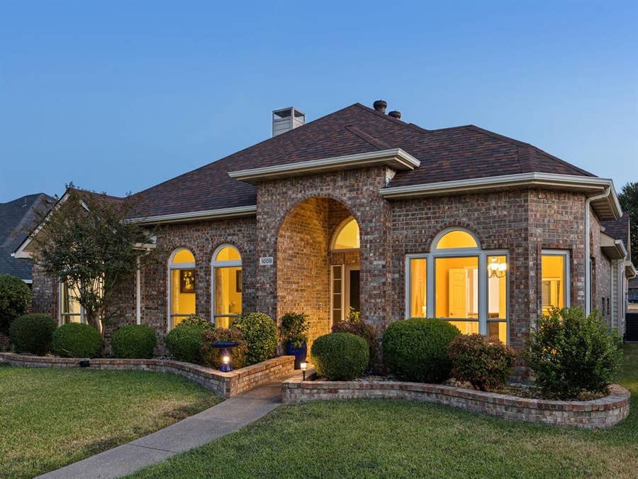 Property photo for 1008 E Grubb Drive, Mesquite, TX