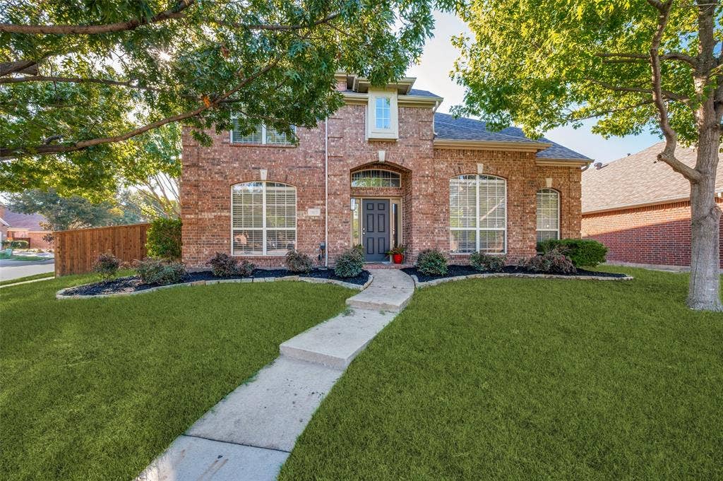 2873 Del Largo Way, Frisco, TX 75033 Corner lot! Brick exterior with arched entryway and multiple large windows