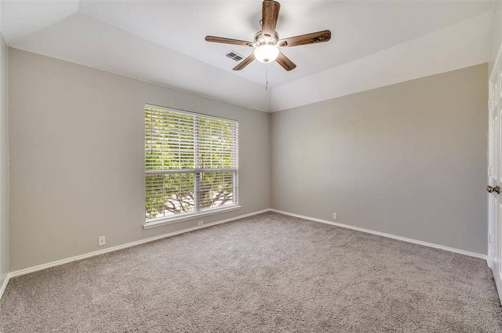 2873 Del Largo Way, Frisco, TX 75033 Bedroom 2 Vaulted ceiling, carpeted flooring, a ceiling fan with light fixture, and a window with blinds