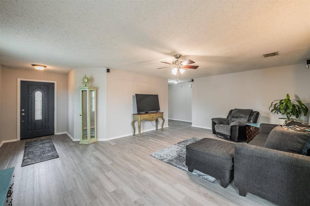 1016 Stone Chapel Way, Fort Worth, TX 76179