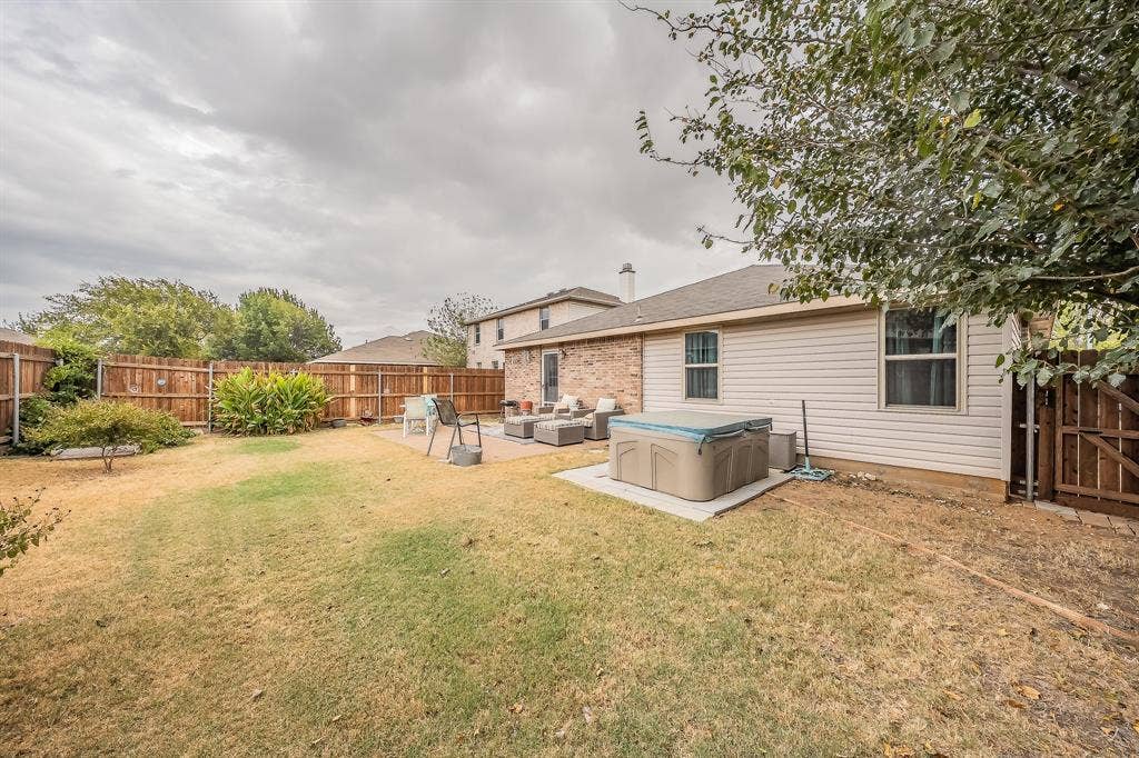 1016 Stone Chapel Way, Fort Worth, TX 76179