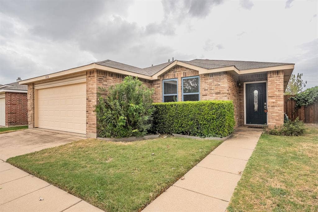 1016 Stone Chapel Way, Fort Worth, TX 76179