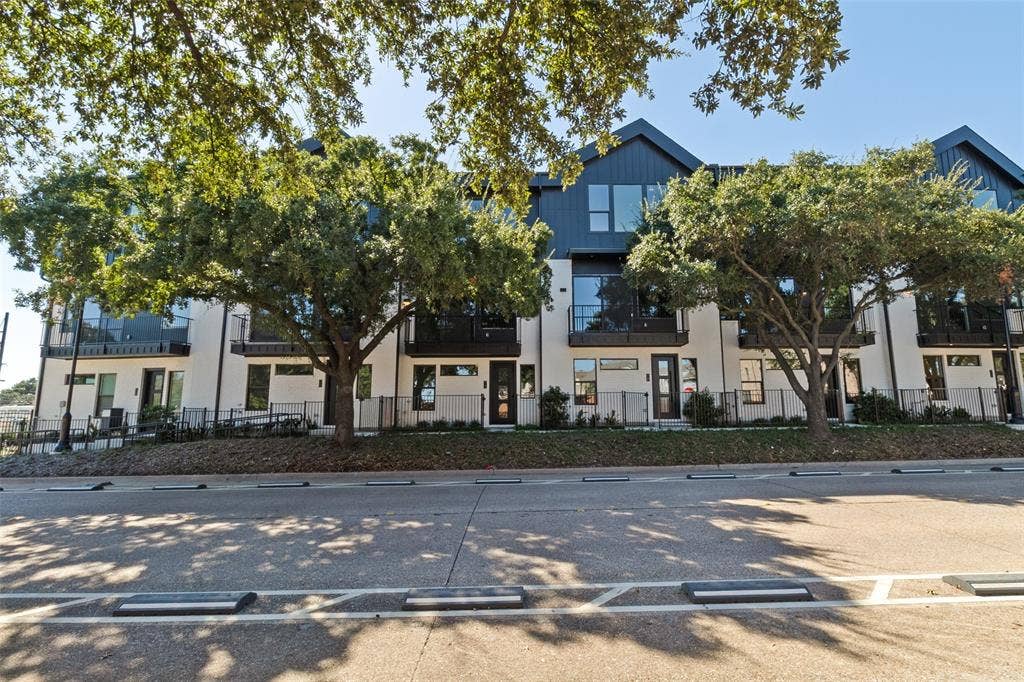 4109 N Reserve Lane, Addison, TX 75001 4109 N Reserve Lane, Addison, TX 75001