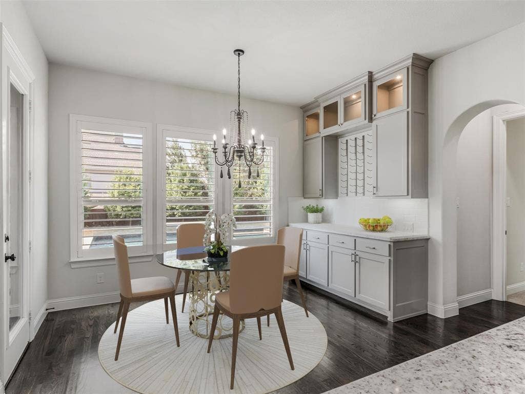 12921 Railhead Court, Frisco, TX 75033 VIRTUALLY STAGED. An adjoining breakfast nook provides a casual dining area with convenient access to the patio and outdoor living spaces.