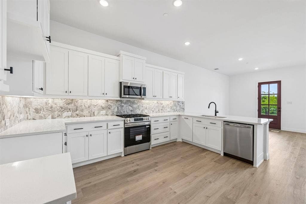 1374 Marsh Lane, Frisco, TX 75033 Beautiful cabinetry and gorgeous countertops are paired with stainless appliances to create a dream kitchen any chef would be proud to call their own!