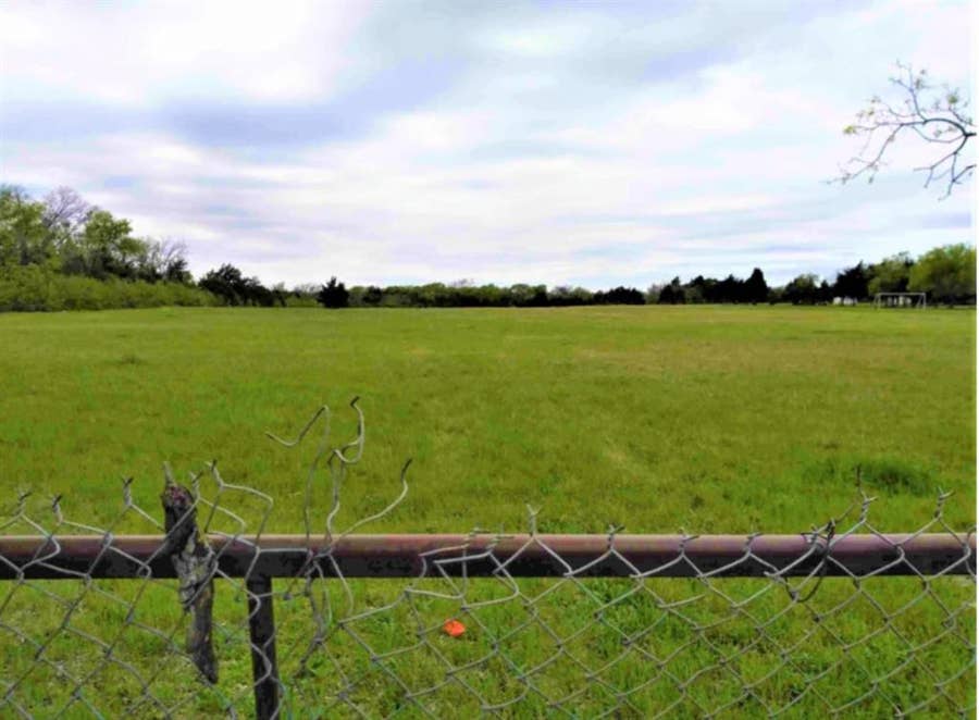 Property photo for 1601 Old Hickory Trail, DeSoto, TX