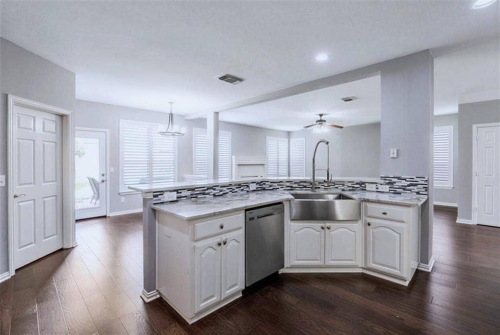 18747 Gibbons Drive, Dallas, TX 75287 18747 Gibbons Drive, Dallas, TX 75287