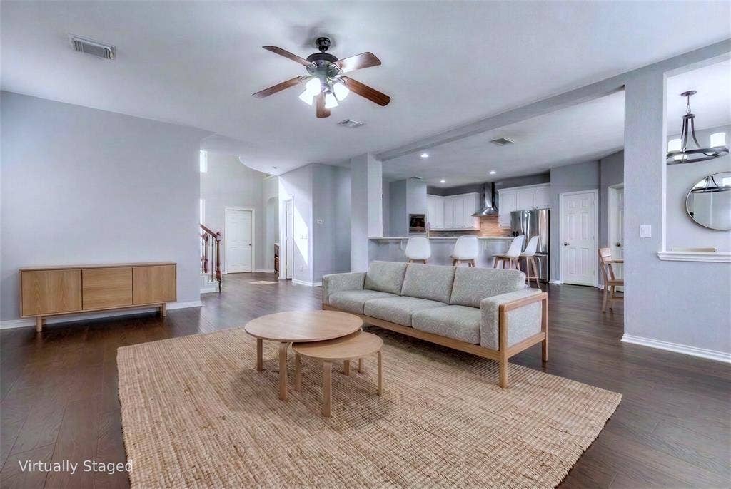 18747 Gibbons Drive, Dallas, TX 75287 18747 Gibbons Drive, Dallas, TX 75287
