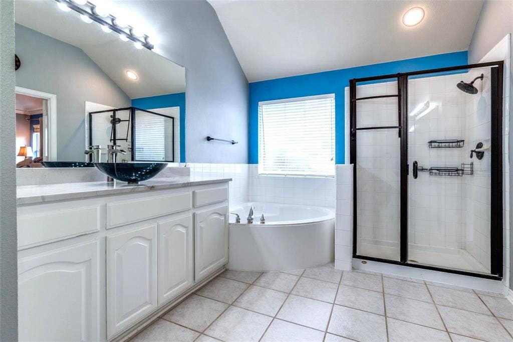 18747 Gibbons Drive, Dallas, TX 75287 18747 Gibbons Drive, Dallas, TX 75287