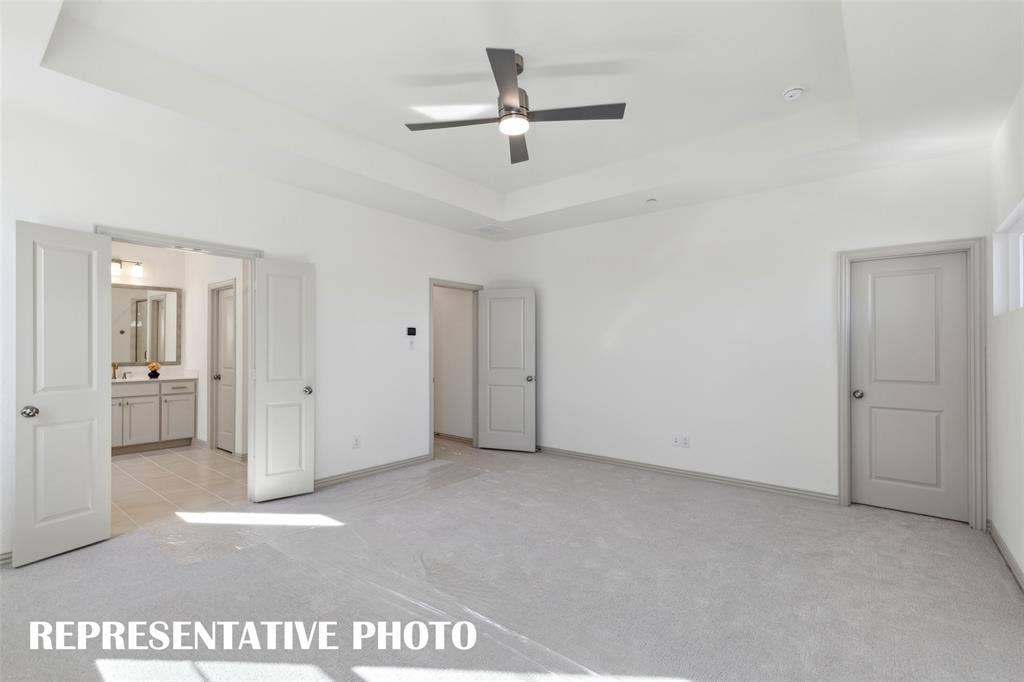 1401 Rooted Road, Frisco, TX 75033 Offering two, spacious walk in closets and a gorgeous en suite bath, this owner's suite was designed with you in mind! REPRESENTATIVE PHOTO
