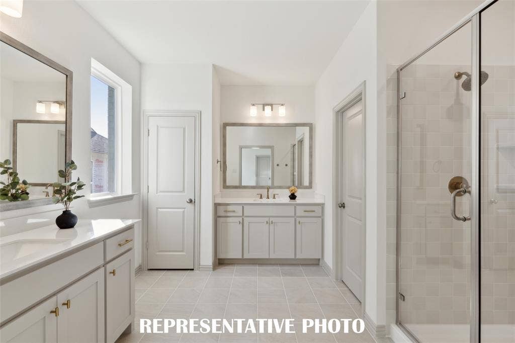 1401 Rooted Road, Frisco, TX 75033 Gorgeous and inviting plus plenty of room for two, you will love calling this owner's bath your own! REPRESENTATIVE PHOTO