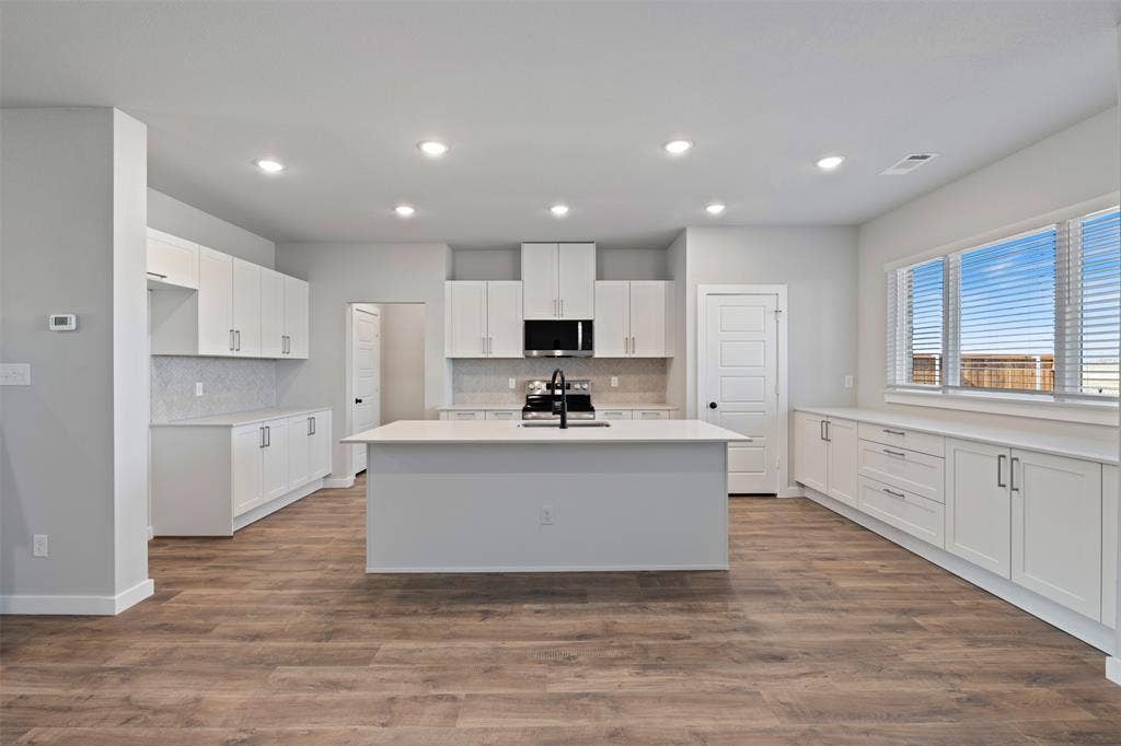 4060 LeCroy Court, Midlothian, TX 76065 4060 LeCroy Court, Midlothian, TX 76065