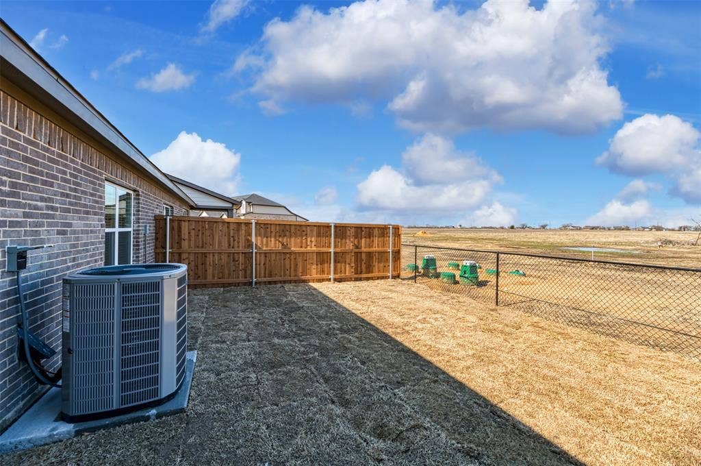 4060 LeCroy Court, Midlothian, TX 76065 4060 LeCroy Court, Midlothian, TX 76065