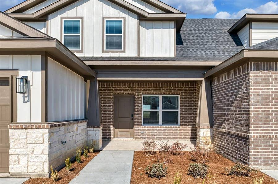Property photo for 4060 LeCroy Court, Midlothian, TX