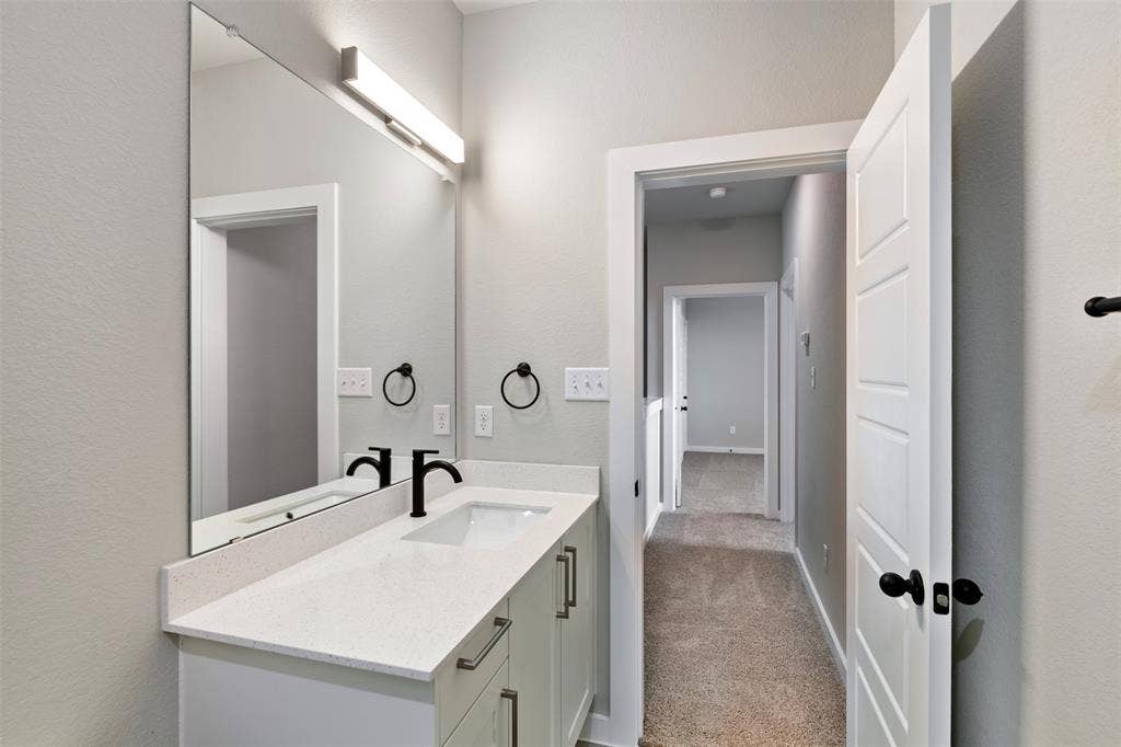 4060 LeCroy Court, Midlothian, TX 76065 4060 LeCroy Court, Midlothian, TX 76065