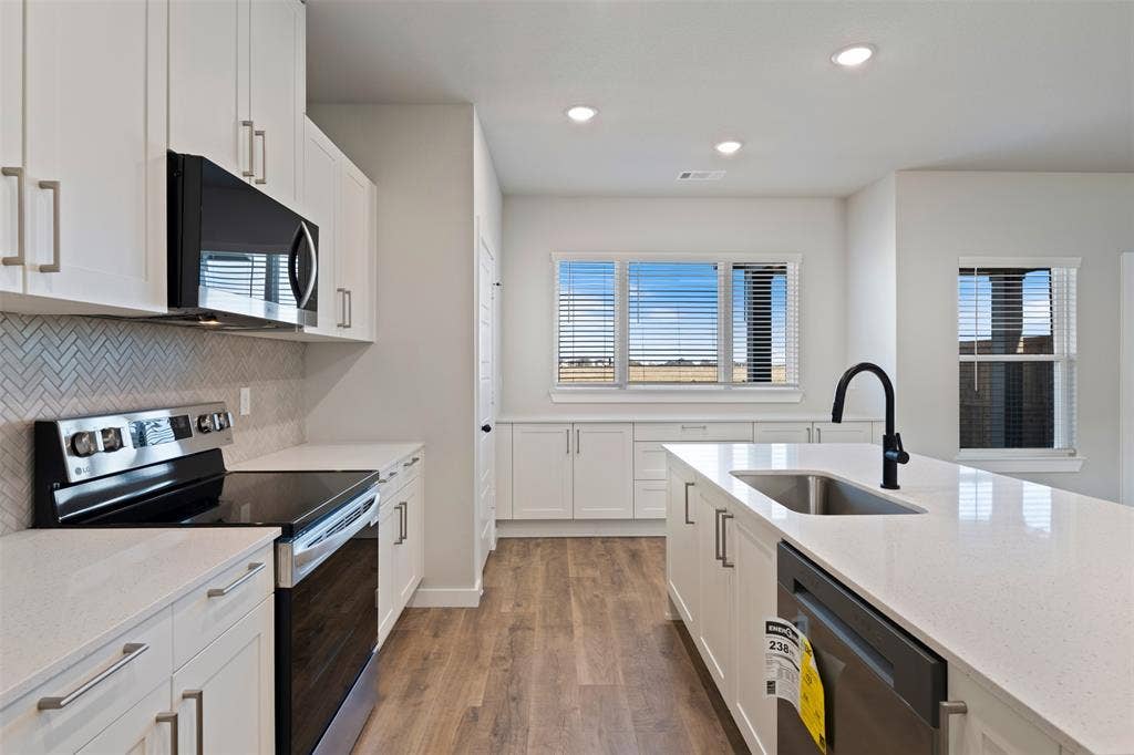 4060 LeCroy Court, Midlothian, TX 76065 4060 LeCroy Court, Midlothian, TX 76065