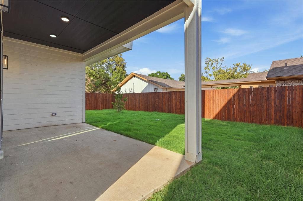3424 Navaro Street, Dallas, TX 75212 Expansive backyard featuring a freshly manicured lawn, mature landscaping, and privacy fencing