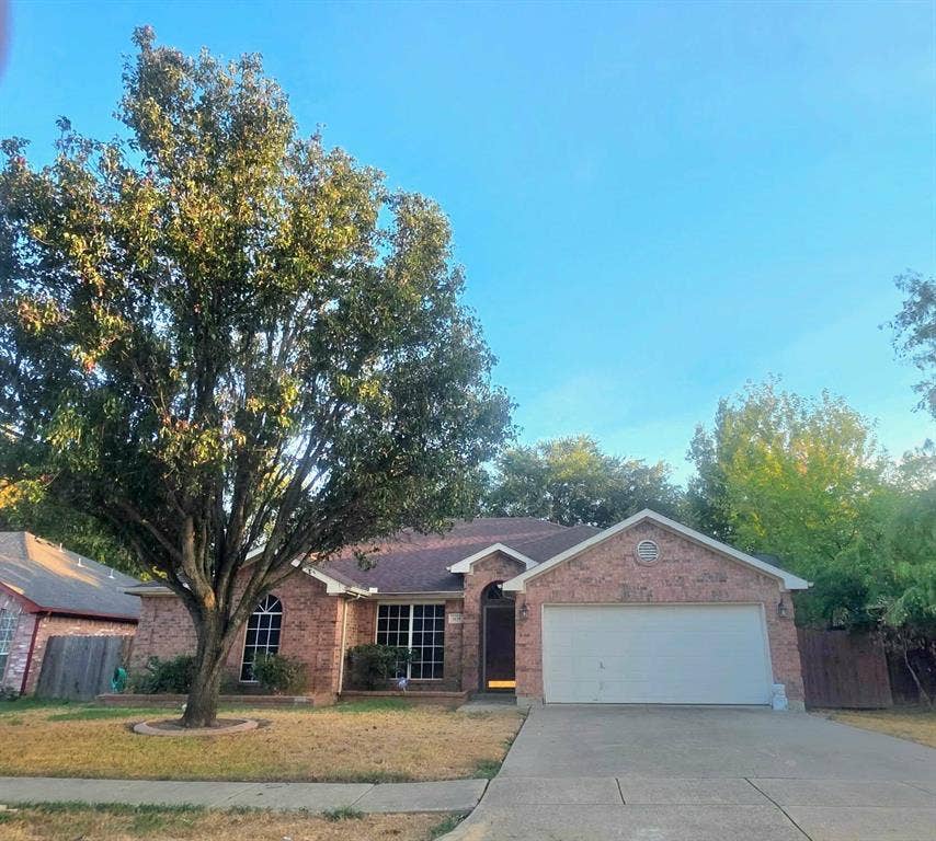 Property photo for 1619 Wintercrest Road, Grand Prairie, TX