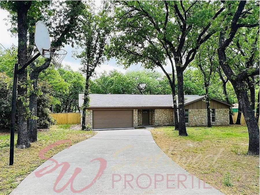 Property photo for 2605 W Highland Drive, Granbury, TX