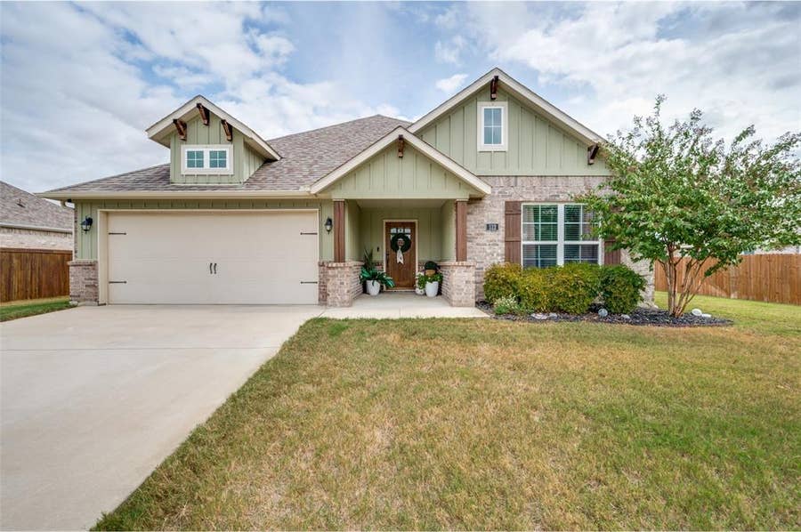 Property photo for 112 Kens Court, Pilot Point, TX