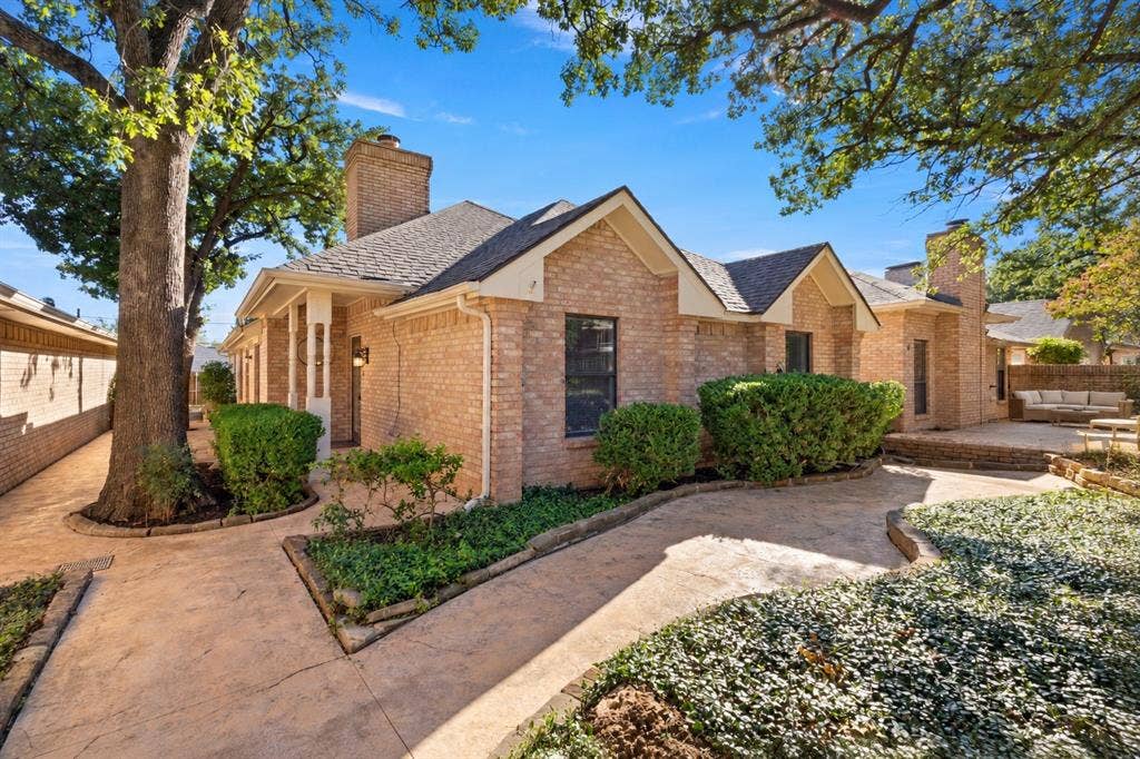 2108 Woodway Drive, Arlington, TX 76017 2108 Woodway Drive, Arlington, TX 76017