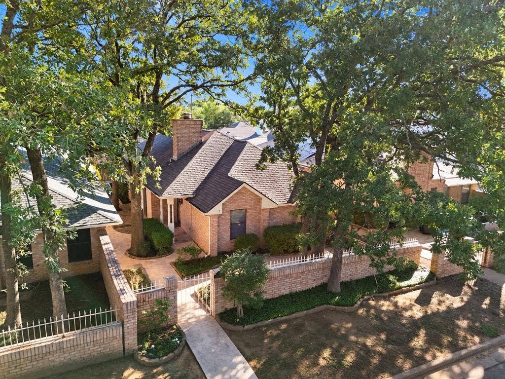 2108 Woodway Drive, Arlington, TX 76017 2108 Woodway Drive, Arlington, TX 76017