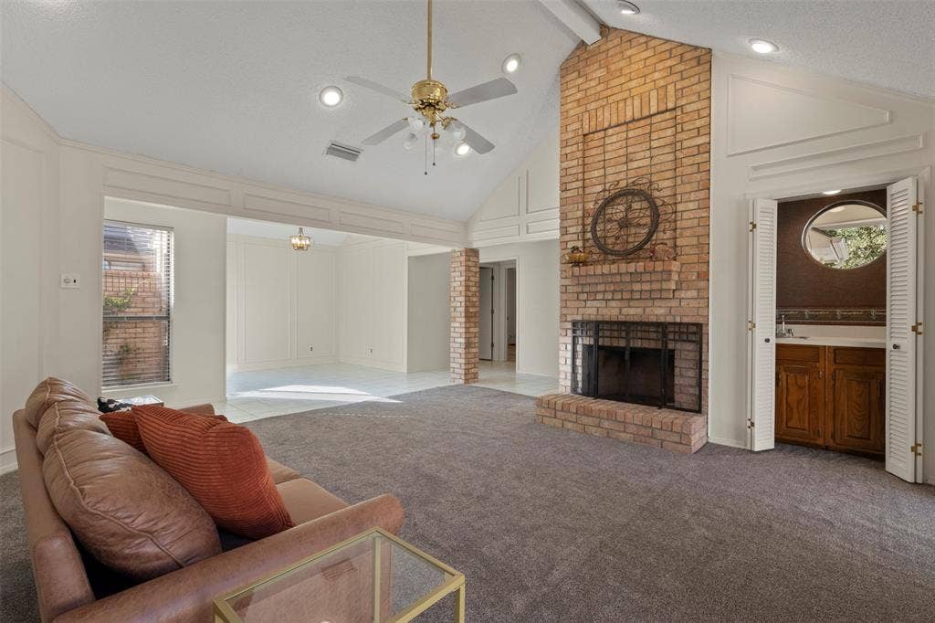2108 Woodway Drive, Arlington, TX 76017 2108 Woodway Drive, Arlington, TX 76017