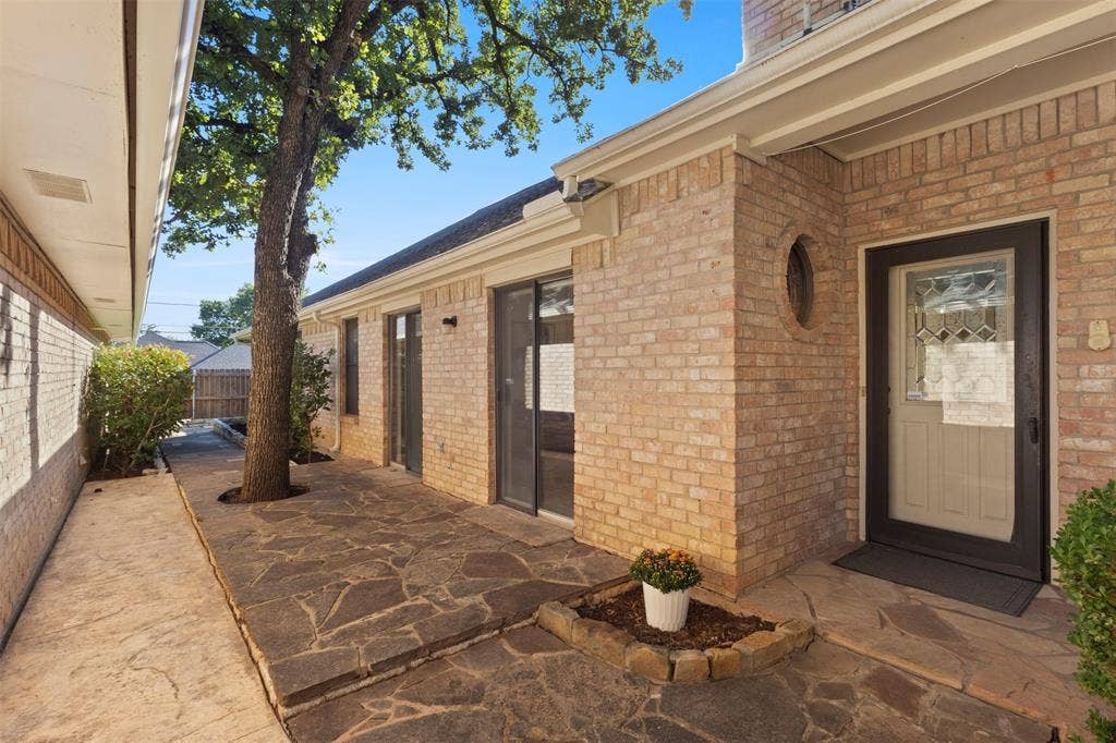 2108 Woodway Drive, Arlington, TX 76017 2108 Woodway Drive, Arlington, TX 76017