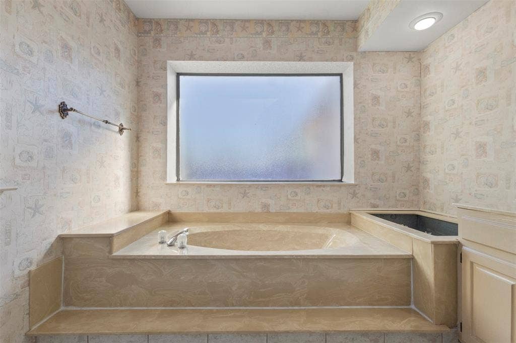 2108 Woodway Drive, Arlington, TX 76017 2108 Woodway Drive, Arlington, TX 76017