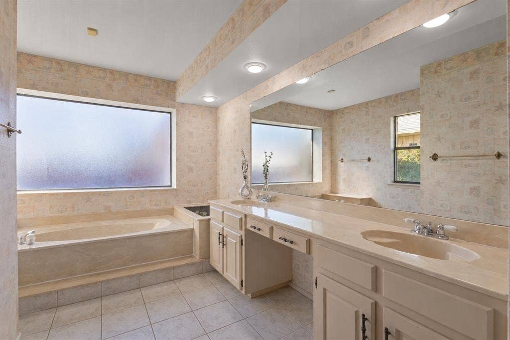2108 Woodway Drive, Arlington, TX 76017 2108 Woodway Drive, Arlington, TX 76017