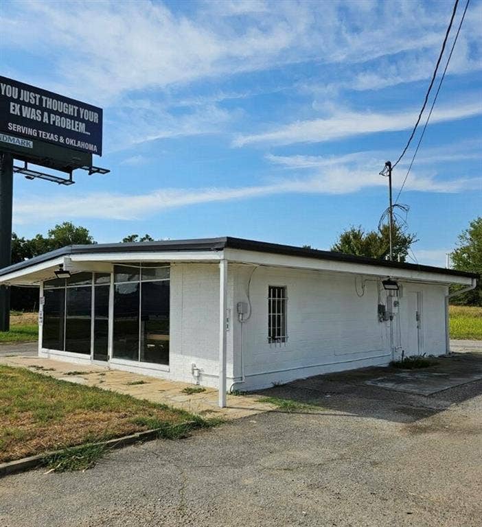 Property photo for 1604 S Sam Rayburn Freeway, Sherman, TX