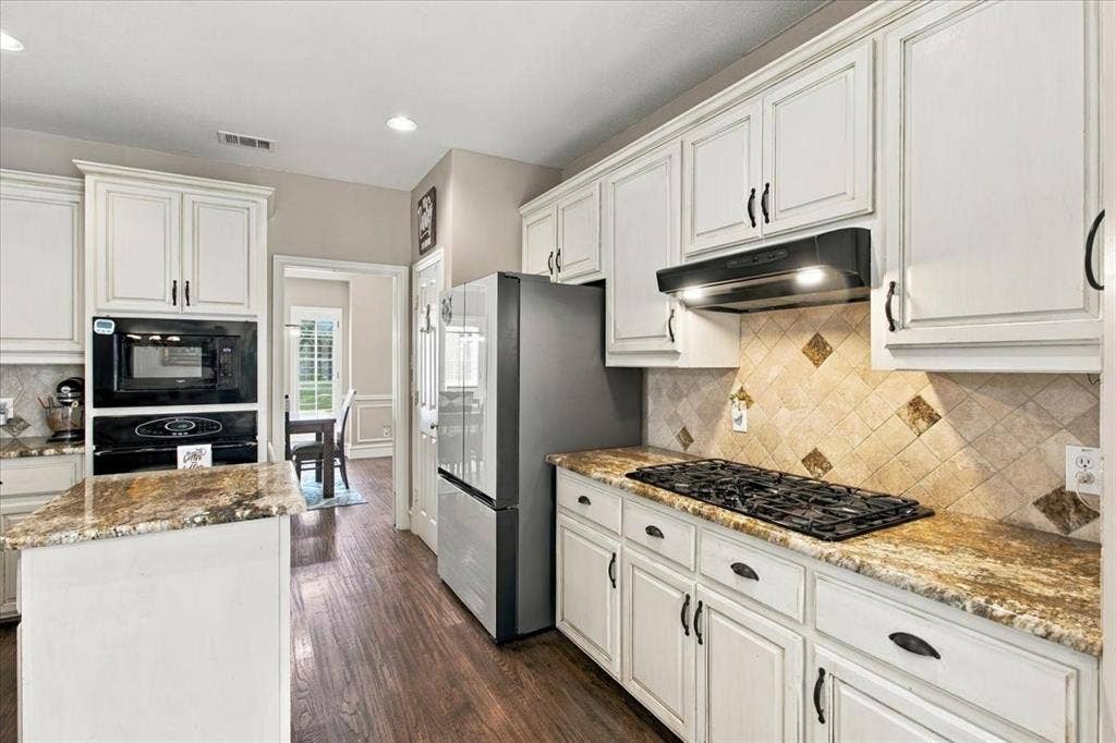 9205 Cedardale Drive, Plano, TX 75025 9205 Cedardale Drive, Plano, TX 75025