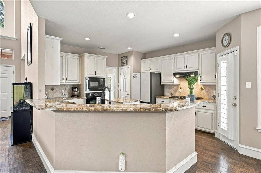 9205 Cedardale Drive, Plano, TX 75025 9205 Cedardale Drive, Plano, TX 75025
