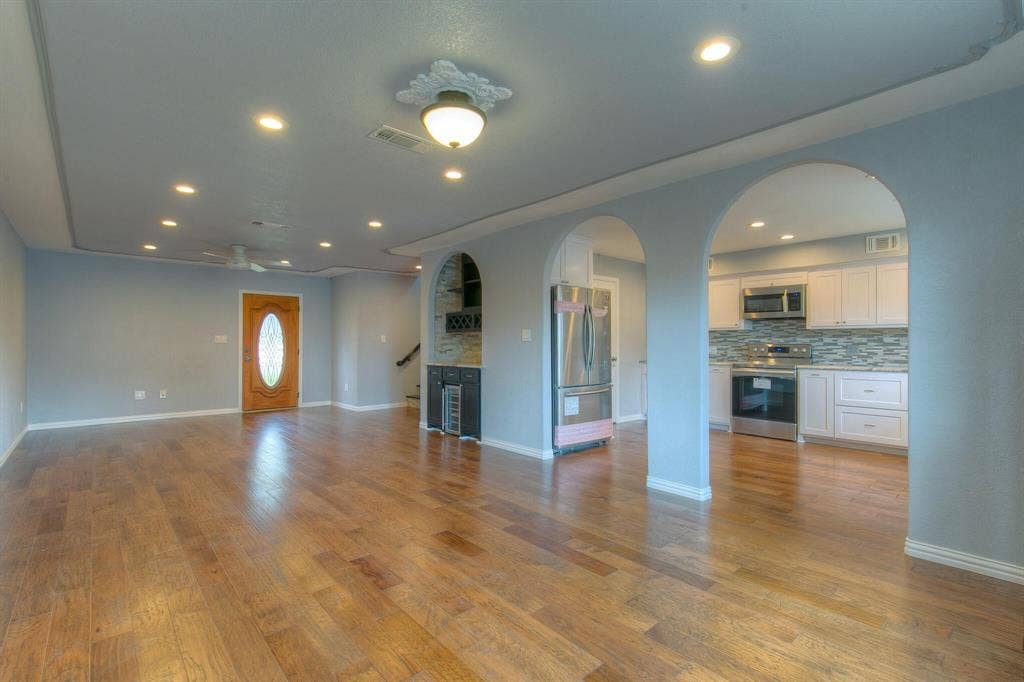 419 Sky Harbour Court, Granbury, TX 76049 Living Room front door