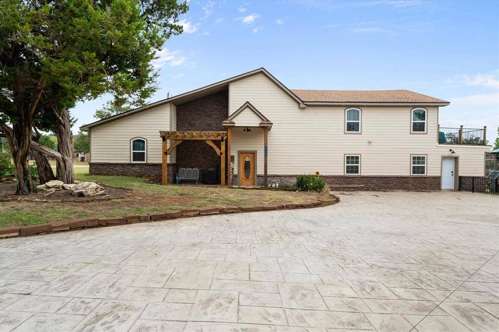 419 Sky Harbour Court, Granbury, TX 76049 Front of Home