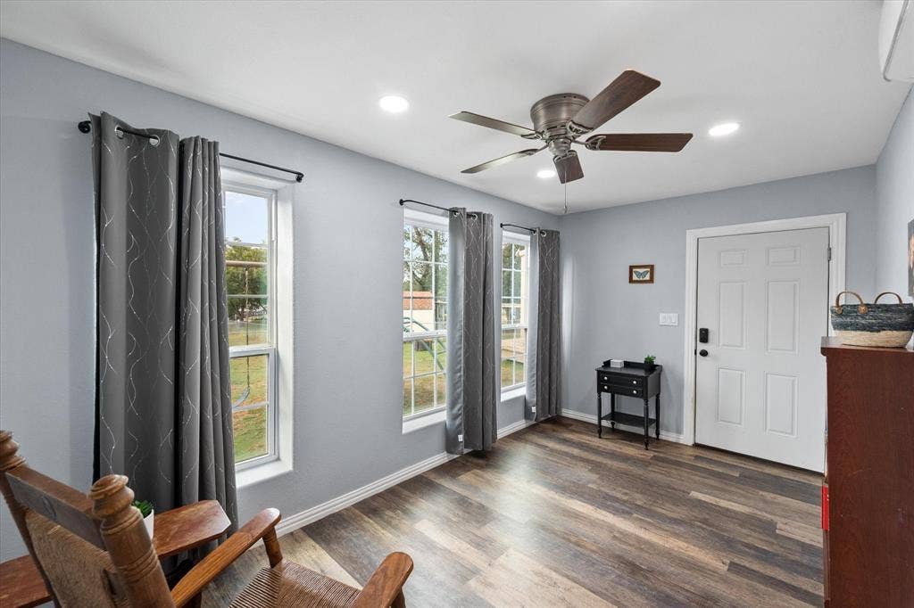 419 Sky Harbour Court, Granbury, TX 76049 Apt. Extra Living