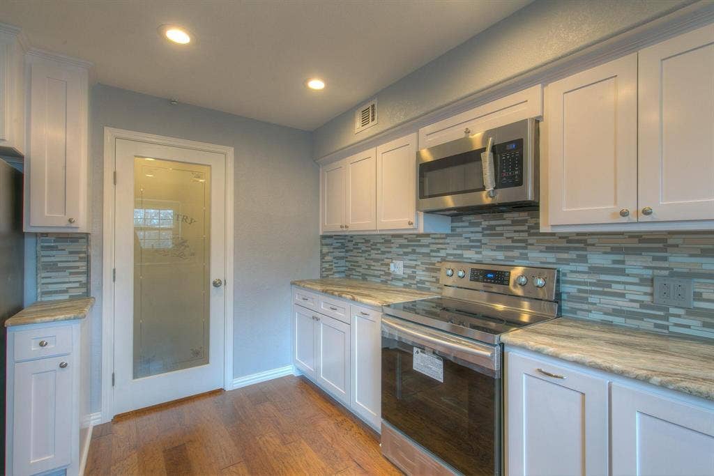 419 Sky Harbour Court, Granbury, TX 76049 Kitchen