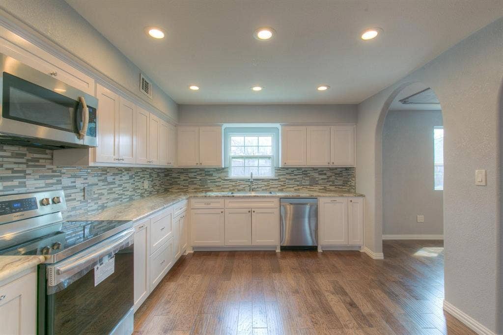 419 Sky Harbour Court, Granbury, TX 76049 Kitchen