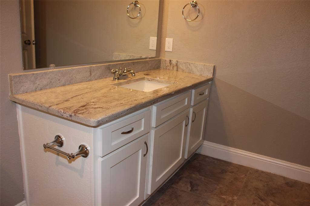 824 Shannon Drive, Plano, TX 75025 824 Shannon Drive, Plano, TX 75025
