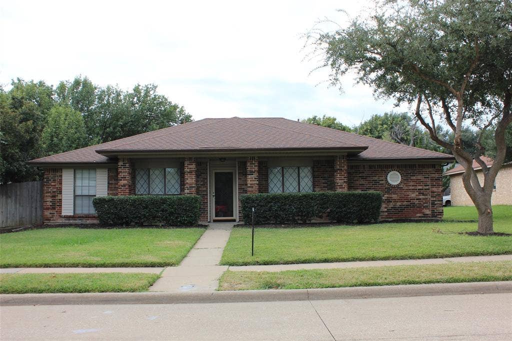824 Shannon Drive, Plano, TX 75025 824 Shannon Drive, Plano, TX 75025