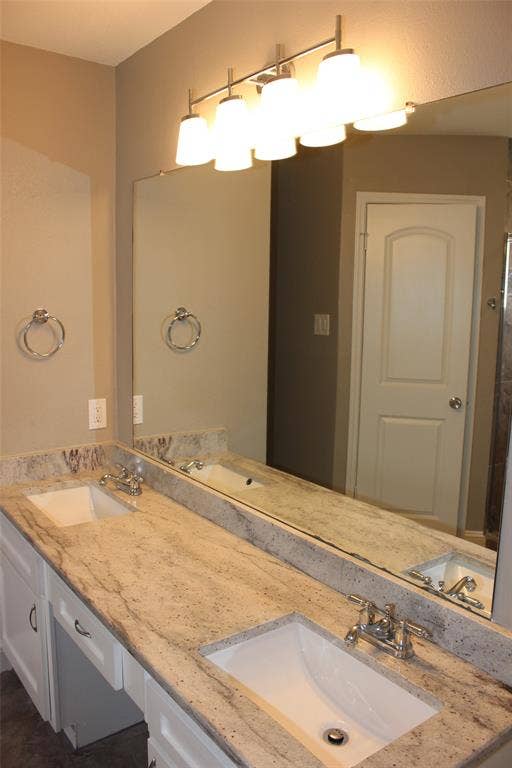 824 Shannon Drive, Plano, TX 75025 824 Shannon Drive, Plano, TX 75025