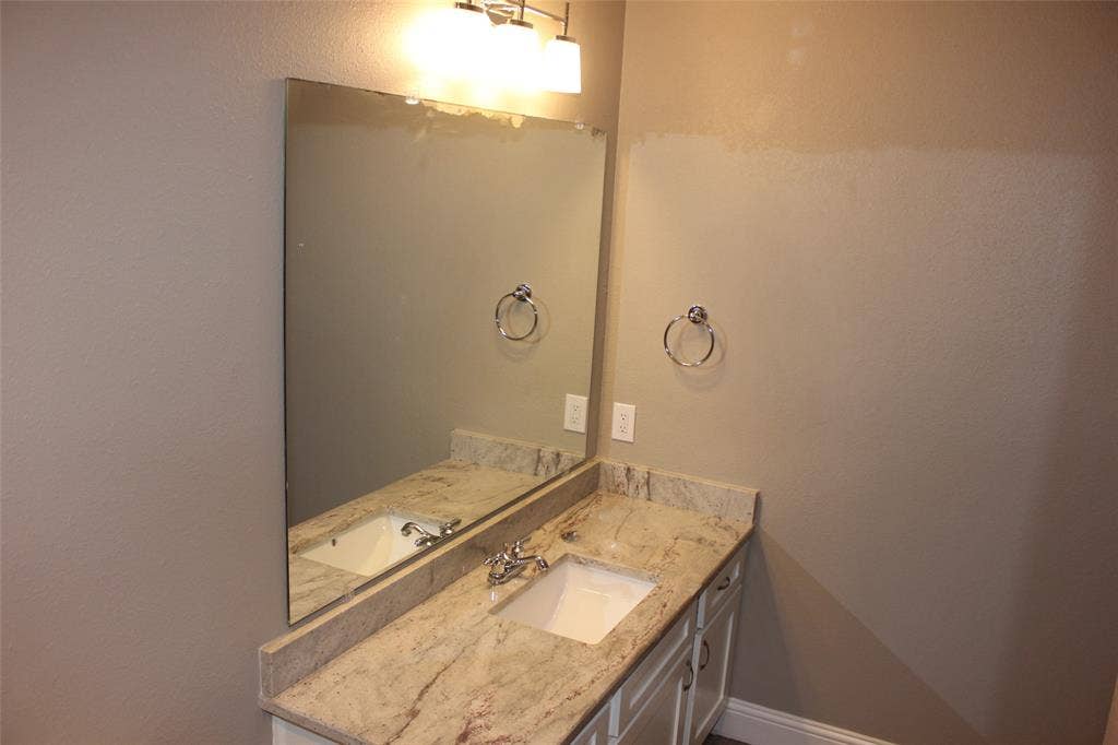 824 Shannon Drive, Plano, TX 75025 824 Shannon Drive, Plano, TX 75025