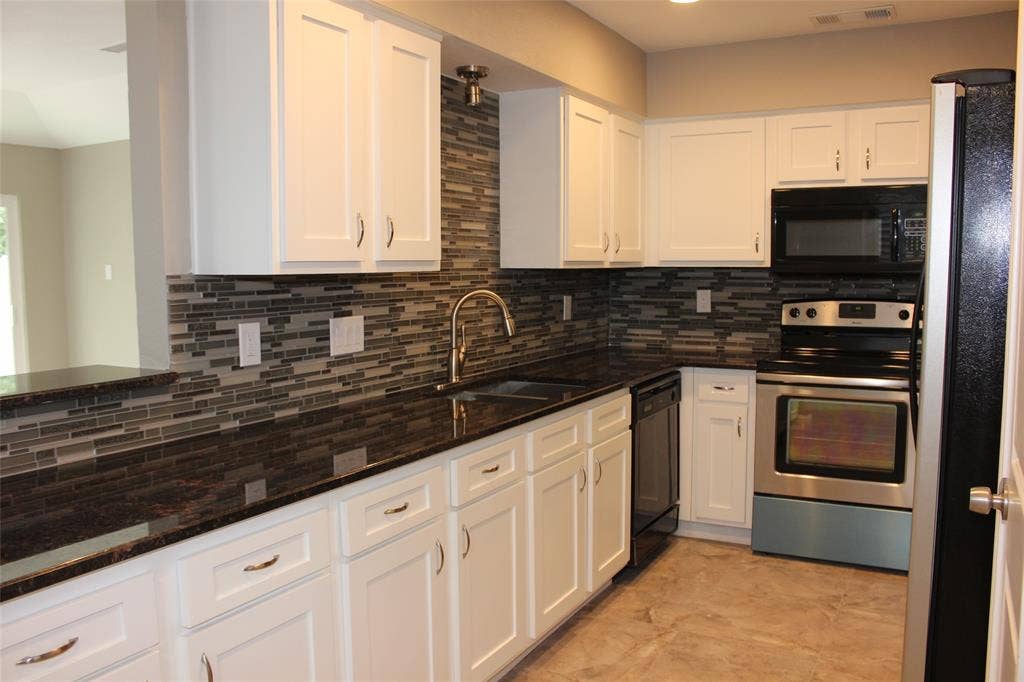 824 Shannon Drive, Plano, TX 75025 824 Shannon Drive, Plano, TX 75025