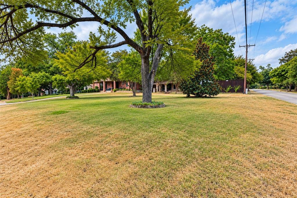 9345 E Lake Highlands Drive, Dallas, TX 75218
