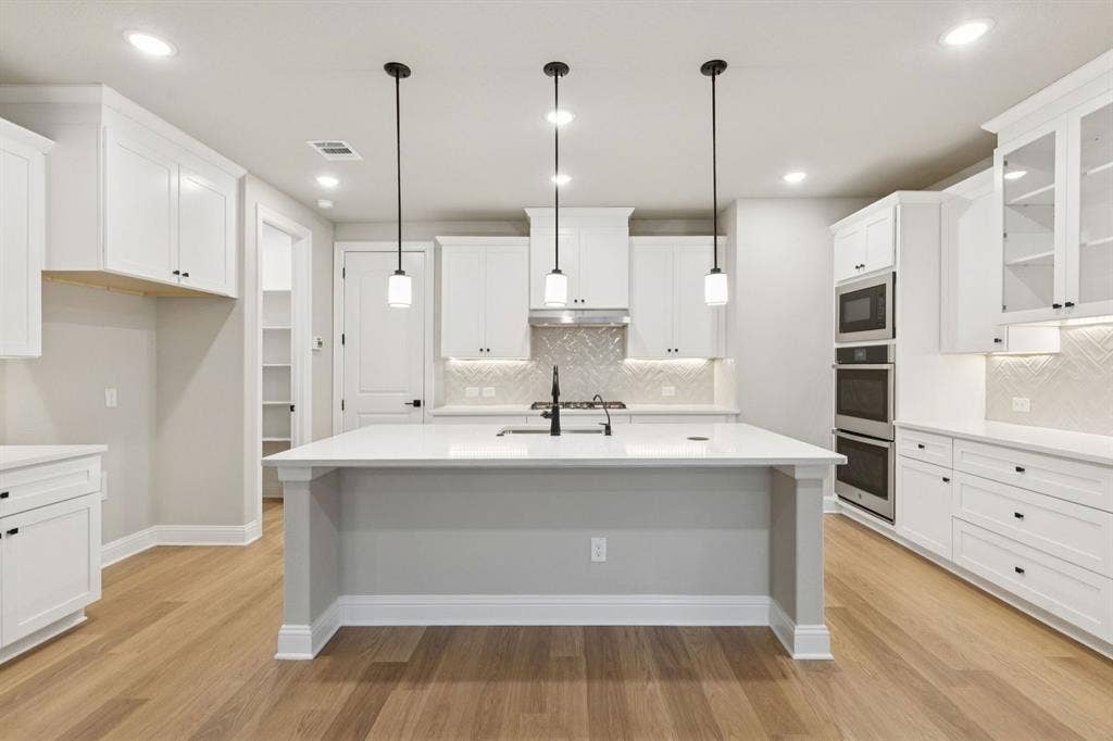 4316 Biddle Street, Midlothian, TX 76065 2_4-729Carriage_004.jpg